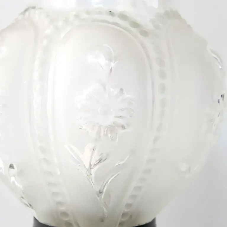 Vintage Tischlampe mit floralem Glasschirm – dekoratives Retro Design