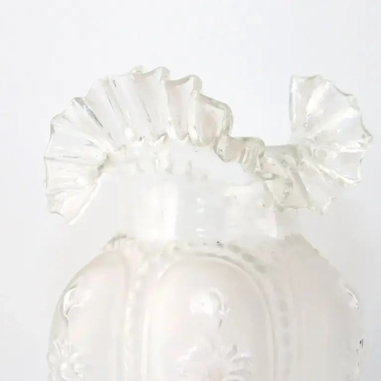 Vintage Tischlampe mit floralem Glasschirm – dekoratives Retro Design