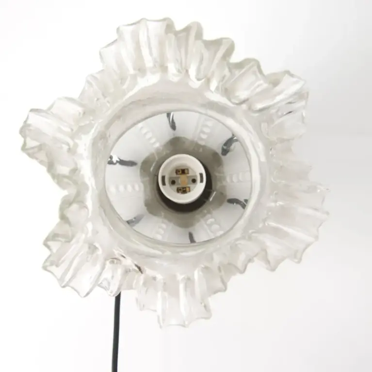 Vintage Tischlampe mit floralem Glasschirm – dekoratives Retro Design