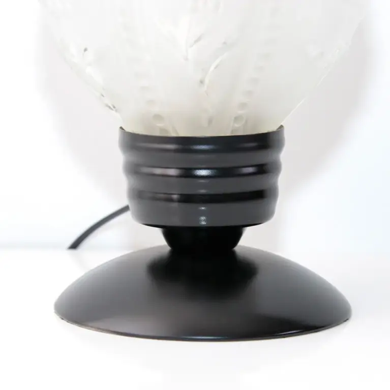 Vintage Tischlampe mit floralem Glasschirm – dekoratives Retro Design