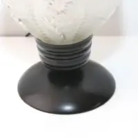 Vintage Tischlampe mit floralem Glasschirm – dekoratives Retro Design