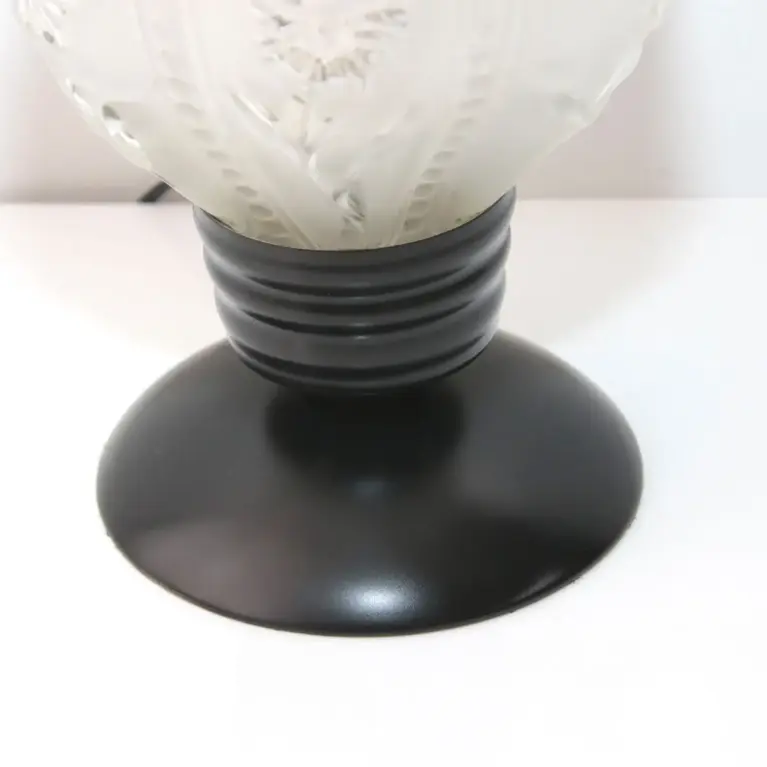 Vintage Tischlampe mit floralem Glasschirm – dekoratives Retro Design