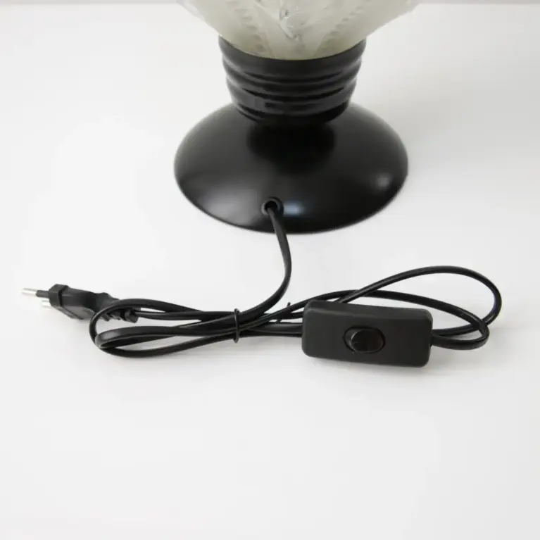 Vintage Tischlampe mit floralem Glasschirm – dekoratives Retro Design