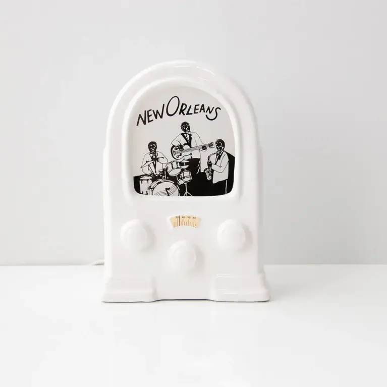 Porzellan Tischlampe Radio-Design „New Orleans“ – dekorative Vintage Leuchte