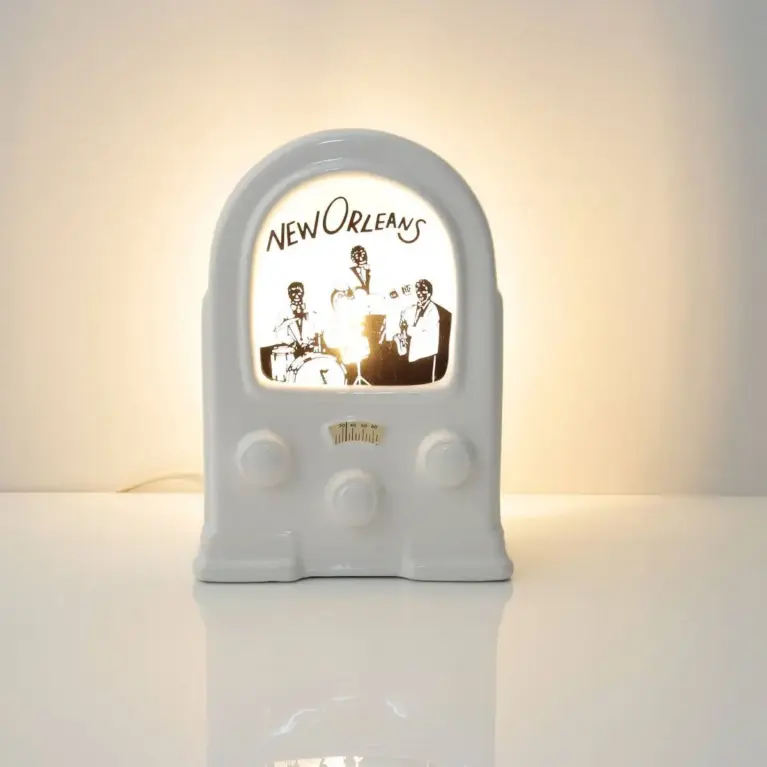 Porzellan Tischlampe Radio-Design „New Orleans“ – dekorative Vintage Leuchte