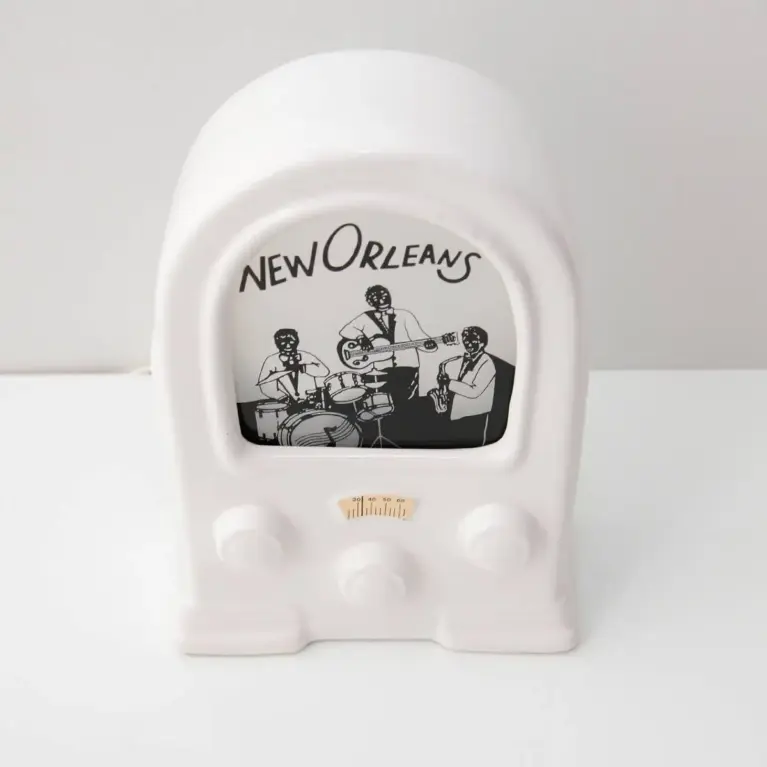Porzellan Tischlampe Radio-Design „New Orleans“ – dekorative Vintage Leuchte