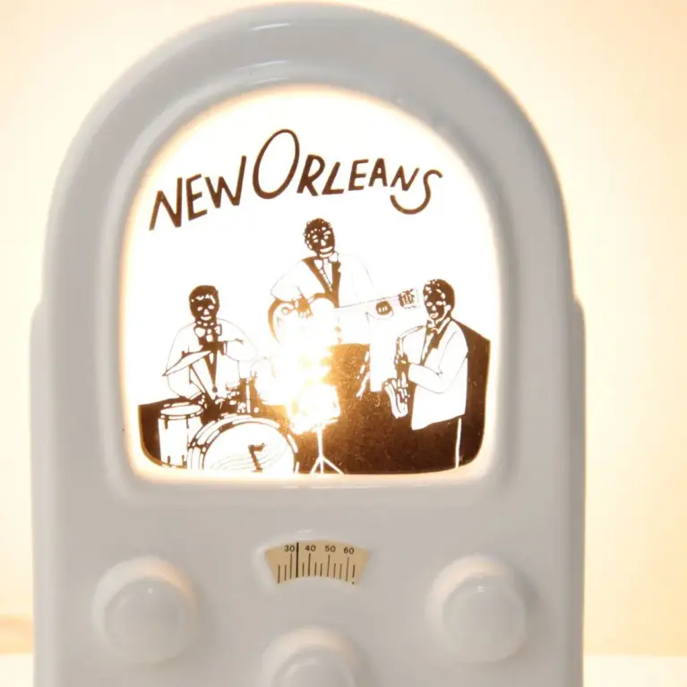 Porzellan Tischlampe Radio-Design „New Orleans“ – dekorative Vintage Leuchte