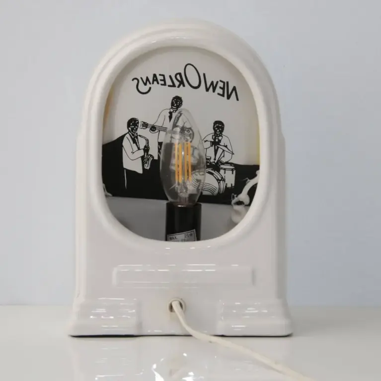 Porzellan Tischlampe Radio-Design „New Orleans“ – dekorative Vintage Leuchte