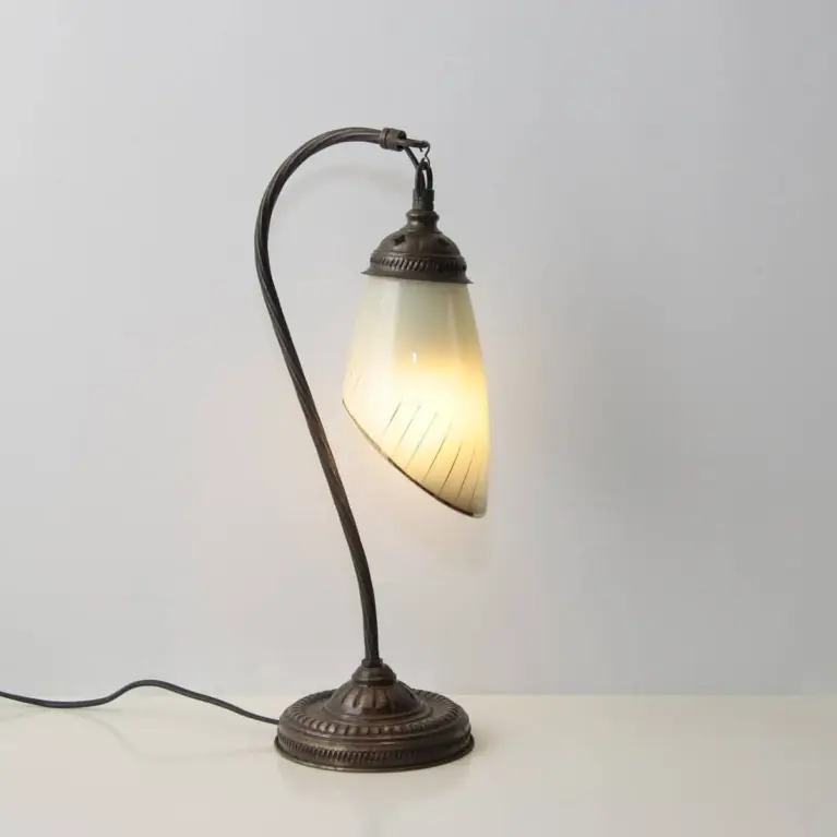 Vintage Tischlampe Messing gebogener Arm Glasschirm