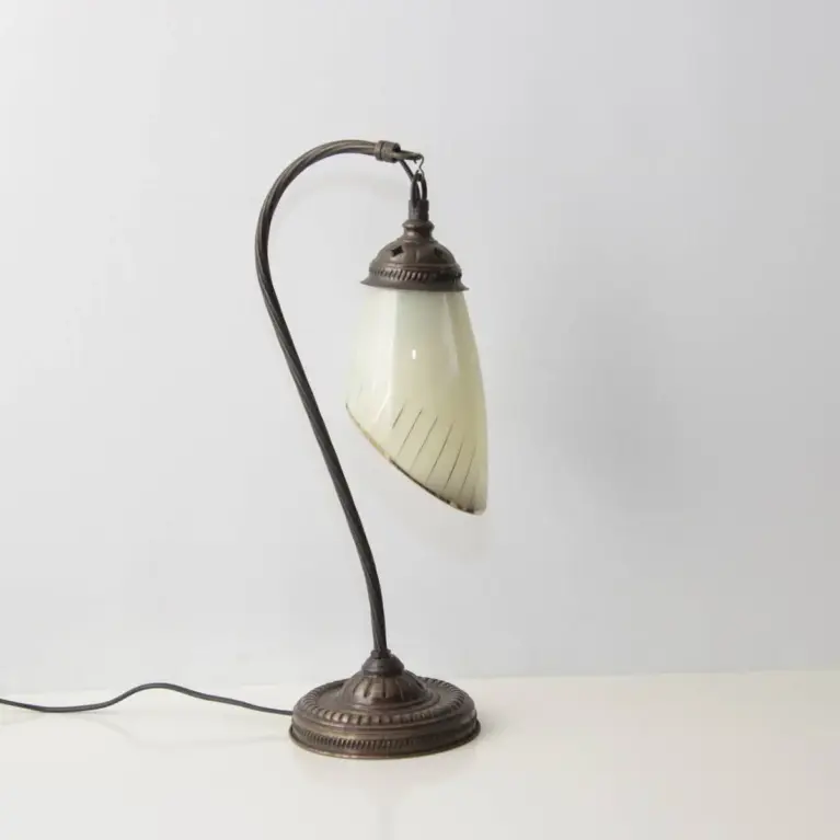 Vintage Tischlampe Messing gebogener Arm Glasschirm