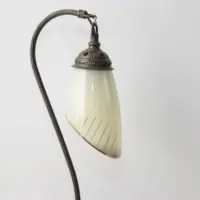 Vintage Tischlampe Messing gebogener Arm Glasschirm