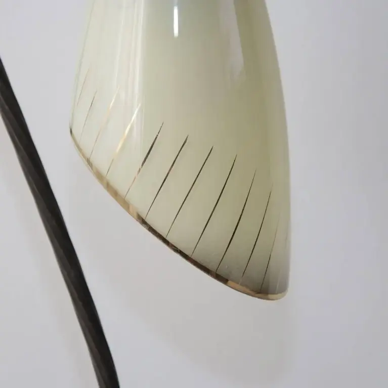 Vintage Tischlampe Messing gebogener Arm Glasschirm
