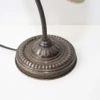 Vintage Tischlampe Messing gebogener Arm Glasschirm