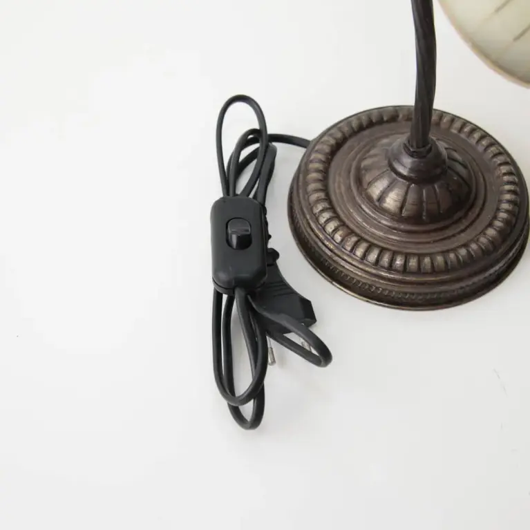 Vintage Tischlampe Messing gebogener Arm Glasschirm