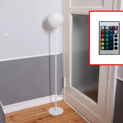 Stehlampe mit Glaskugel LED und RGB-Fernbedienung Weiß 141cm