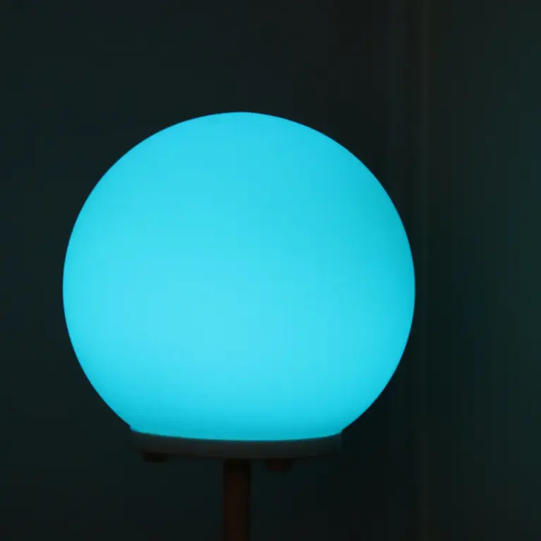Stehlampe mit Glaskugel LED und RGB-Fernbedienung Weiß 141cm