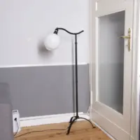 Vintage Stehlampe weißer Kugelglasschirm höhenverstellbar