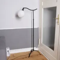 Vintage Stehlampe weißer Kugelglasschirm höhenverstellbar