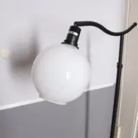 Vintage Stehlampe weißer Kugelglasschirm höhenverstellbar