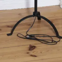 Vintage Stehlampe weißer Kugelglasschirm höhenverstellbar
