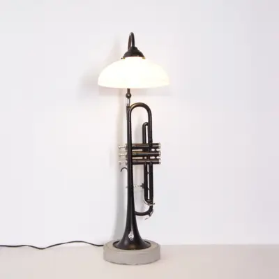 Trompetenlampe Stehlampe Schwarz Glasschirm Unikat