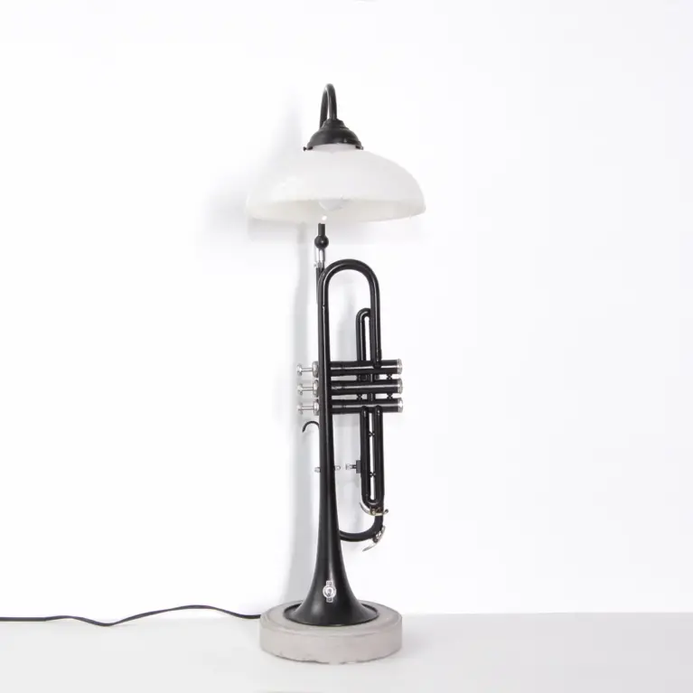 Trompetenlampe Stehlampe Schwarz Glasschirm Unikat