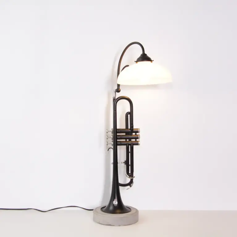 Trompetenlampe Stehlampe Schwarz Glasschirm Unikat