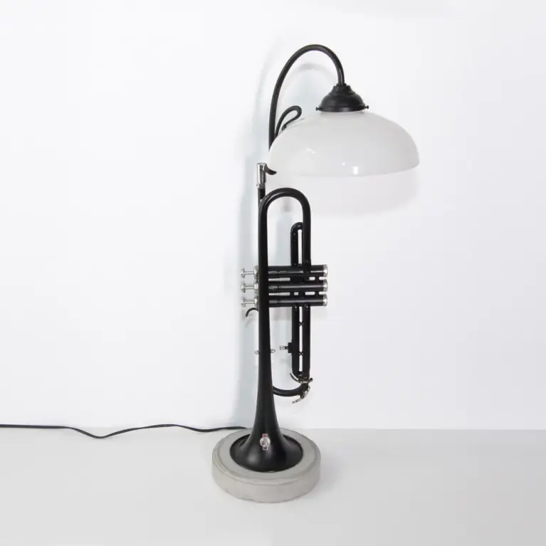 Trompetenlampe Stehlampe Schwarz Glasschirm Unikat