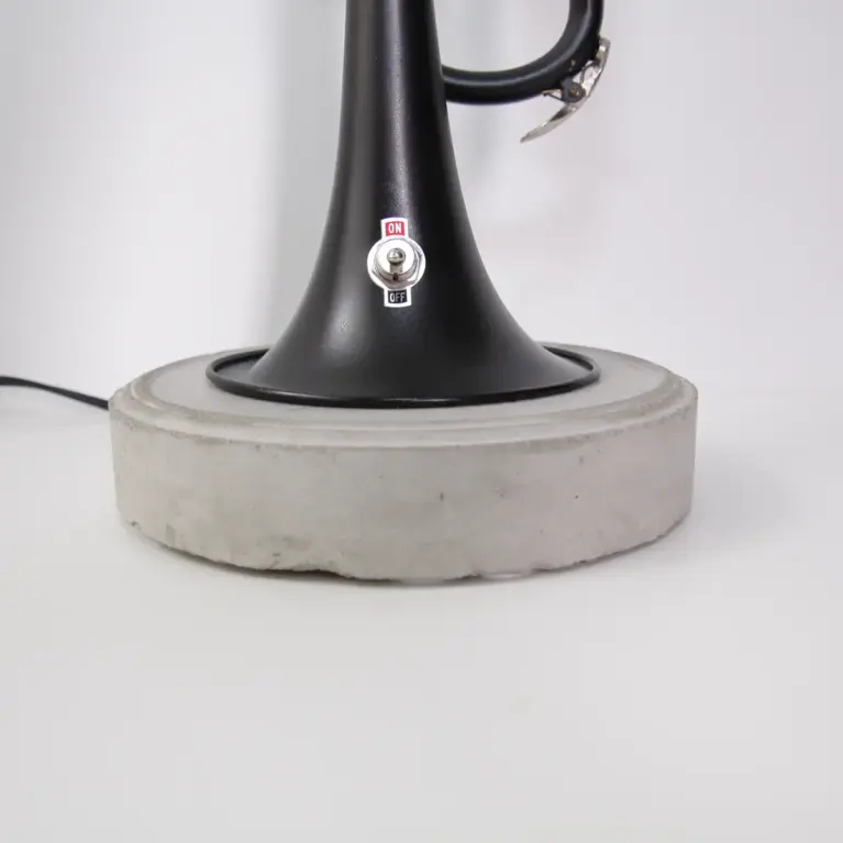 Trompetenlampe Stehlampe Schwarz Glasschirm Unikat