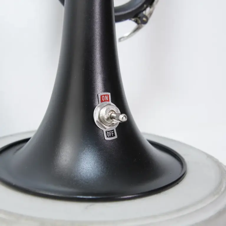 Trompetenlampe Stehlampe Schwarz Glasschirm Unikat
